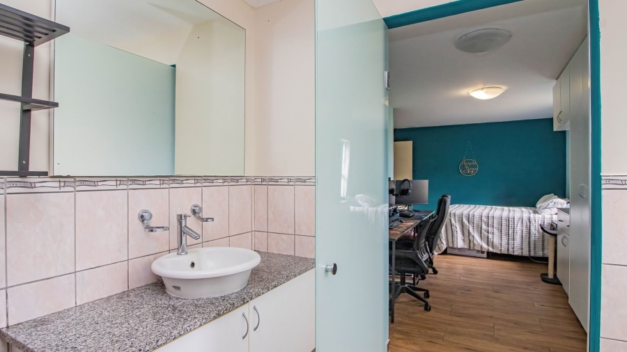 4 Bedroom Property for Sale in Sandbaai Western Cape